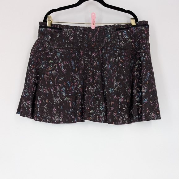 Athleta Skater Mini‎ Skirt in Black and Pink - Picture 5 of 11